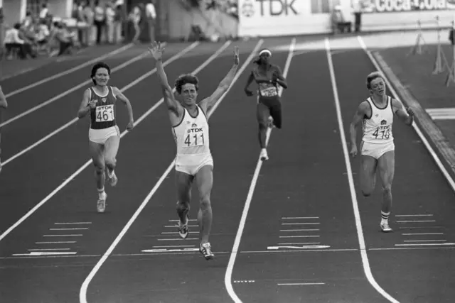 자밀라 크라초빌로바 선수는 400m를 47.99초에 돌파했다