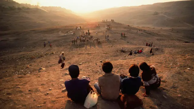 અમેરિકા, ગુજરાતી, ડિપૉર્ટ, દેશનિકાલ, ગેરકાયદે વિઝા, ડંકી રૂટ, બીબીસી ગુજરાતી, ગુજરાતી સમાચાર