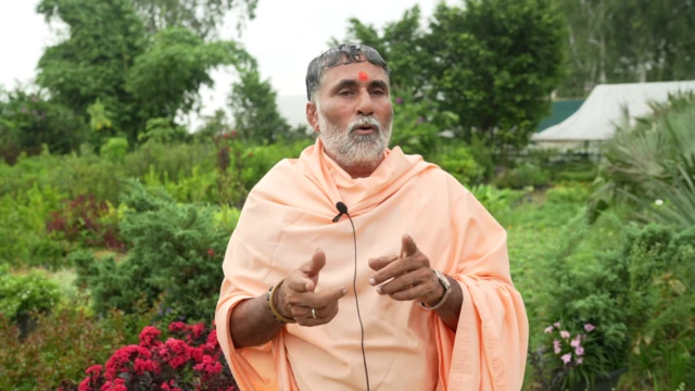 हिंदू देवी देवताओं के फोटो और नाम पर मुस्लिम होटल-ढाबों का मुद्दा उठाने वाले स्वामी यशवीर महाराज