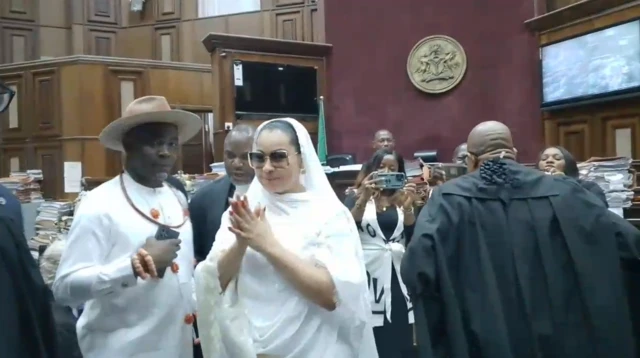 Ọ bụ n'ihu Ọkaikpe Mohammed Umar nke Ụlọikpe Ukwu Etiti dị n'Abụja ka Gọọmenti Naịjirịa kpụpụrụ Natasha Akpoti-Uduaghan.