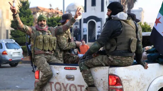 Повстанцы в кузове грузовика