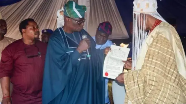 Olu Falae n gba iwe asẹ