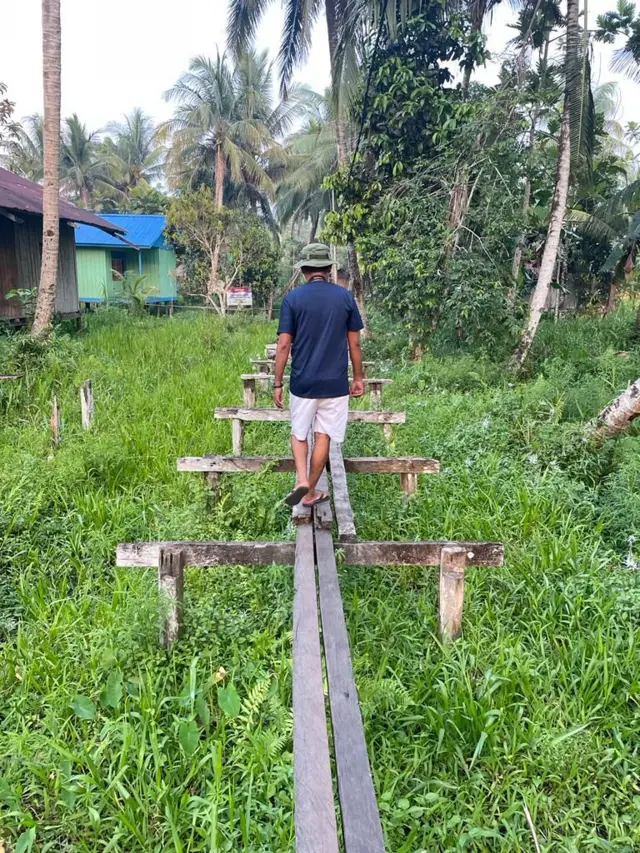 Pastor Pius Apriyanto Bria, Mina, Distrik Pulau Tiga, Kampung As, Kampung Atat, gizi buruk, Asmat, Papua Selatan