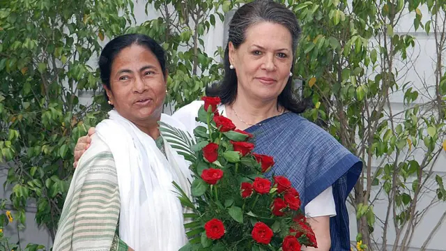 doggy uslubida katta eshak bilan qiz Erotik xususiy plyajdagi tola foto modellar