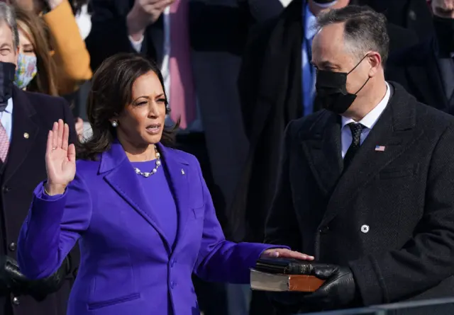 Kamala Harris prête serment en tant que vice-présidente en 2021.