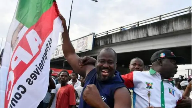 APC supporters dey celebrate 