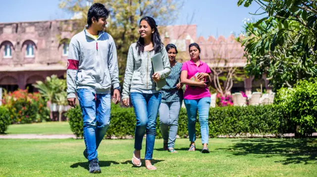 கல்லூரியில் சேர என்னென்ன அரசு உதவித்தொகைகள், சலுகைகள் உள்ளன?