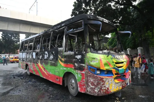 পোড়া বাস