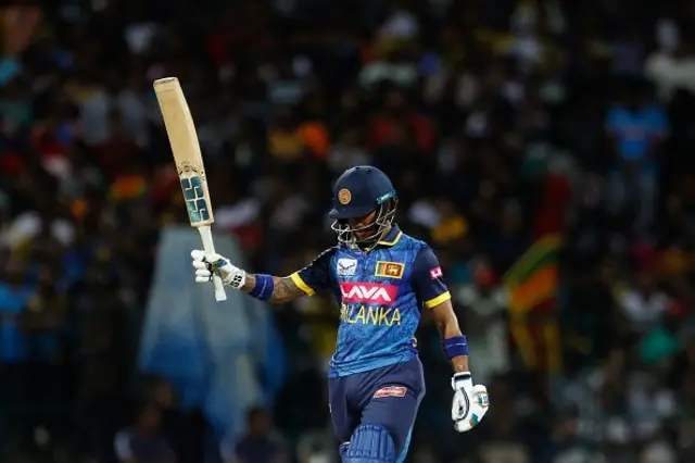 ශ්‍රී ලංකා ඉනිමේ 15 වන පන්දු වාරය යැවීමට පැමිණි අක්සාර් පටෙල් ලකුණු 79ක් රැස් කරගෙන සිටි පැතුම් නිස්සංක ද, ලකුණු 20ක් රැස් කරගෙන සිටි කුසල් ජනිත් පෙරේරාගේ කඩුලු දවා ගැනීමට සමත් විය.