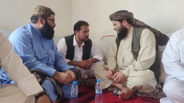 د ننګرهار د طالبانو د حکومت مرستیال والي‌ د خواخوږۍ او ډاډګیرنې لپاره د اسفندیار کورته ورغلی .