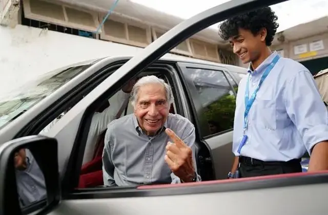 Ratan Tata yaherukaga kubona (kuboneka) mu ruhame muri Gicurasi uyu mwaka avuye gutora