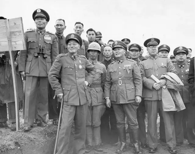 چیانگ کای شک به رغم شکست از مائو و فرار به تایوان، همچنان به عنوان «رئیس‌جمهور چین» به حکومتش ادامه داد