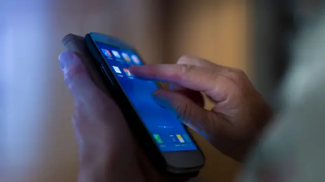 ऐप कौन कौन सी परमिशन लेता है. 