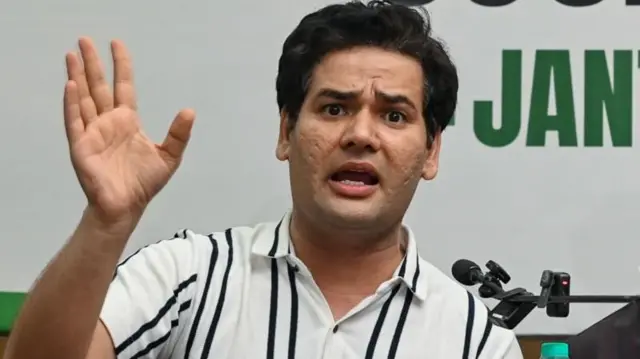 कॉक्रोच जनता पार्टीनं एक महत्त्वाची घोषणा करत प्रवक्ते विजेता दहियाला प्रवक्ते पदावरून हटवलं आहे.