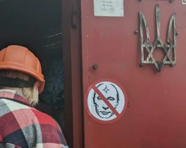 Hình Putin kiểu “bia đạn” trên đường vào khu hầm mỏ lớn nhất thế giới dài 2.500km dưới lòng đất tại Odesa.