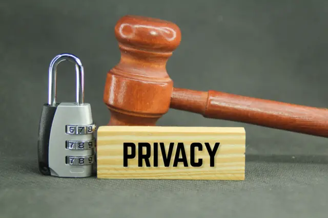 प्रायव्हसी म्हणजे जिथे माणूस कोणाच्याही भीतीशिवाय आणि कोणत्याही हस्तक्षेपाशिवाय खऱ्या अर्थाने राहू शकतो.