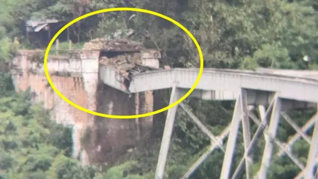 မိုင်းခွဲဖျက်ဆီးခံလိုက်ရတဲ့ ဂုတ်ထိပ်တံတား