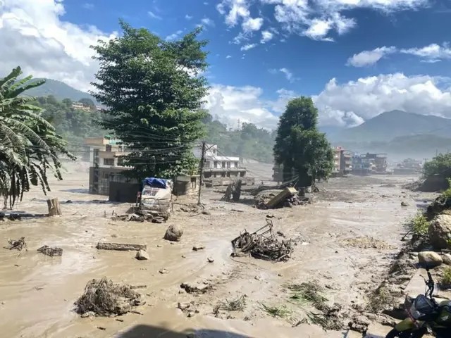 त्रिशूली नदी में आई बाढ़ से बिदुर और नुवाकोट में भी भारी तबाही हुई है