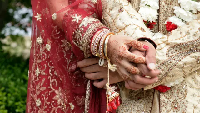 யோகி அரசின் புதிய மதமாற்ற தடுப்புச் சட்டத்தில் என்ன இருக்கிறது, அதில் சர்ச்சை எழுந்திருப்பது ஏன்?