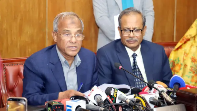 সোমবার সচিবালয়ে সাংবাদিকদের ব্রিফ করেন স্বরাষ্ট্র উপদেষ্টা