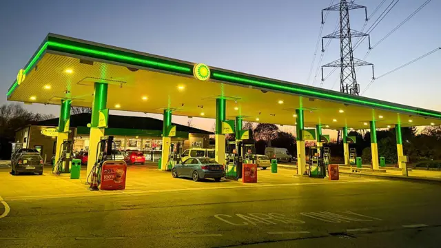 ब्रिटेन का एक पेट्रोल स्टेशन