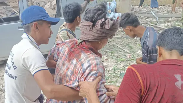 စဉ့်ကူးမြို့နယ် စာသင်ကျောင်း လေကြောင်းတိုက်ခိုက်ခံရလို့ ထိခိုက်ဒဏ်ရာရရှိသူခြောက်ယောက် ရှိခဲ့ပါတယ်