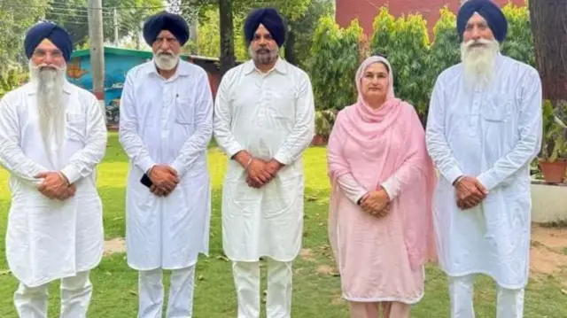 ਸਤਵੰਤ ਕੌਰ ਦੇ ਪਿਤਾ ਅਮਰੀਕ ਸਿੰਘ ਆਲ ਇੰਡੀਆ ਸਿੱਖ ਸਟੂਡੈਂਟਸ ਫੈੱਡਰੇਸ਼ਨ ਦੇ ਪ੍ਰਧਾਨ ਸਨ ਤੇ ਉਨ੍ਹਾਂ ਦੇ ਦਾਦਾ ਗਿਆਨੀ ਕਰਤਾਰ ਸਿੰਘ ਦਮਦਮੀ ਟਕਸਾਲ ਦੇ 13ਵੇਂ ਮੁਖੀ ਸਨ।