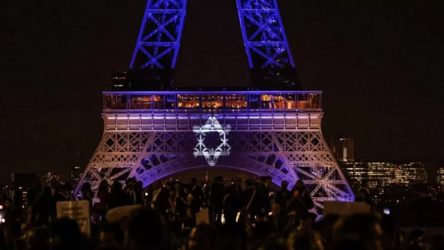 Imagem da Torre Eiffel com projeção da Estrelacomo abrir conta na traderbetDavi