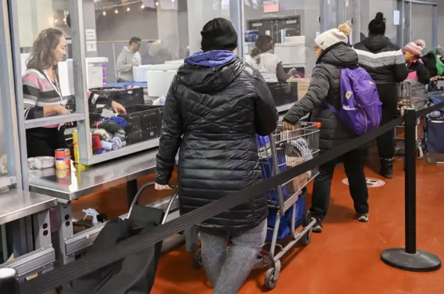 መግቢ ሓገዝ ዝግበረሎም ዘለው 