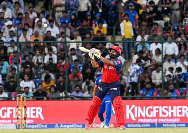 இந்தப் போட்டியில் 292.30 என்ற ஸ்டிரைக் ரேட்டில் விளையாடினார் பிரப்சிம்ரன் சிங்