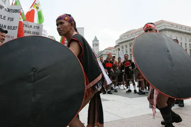 Người Thượng biểu diễn tại Freedom Plaza ở Washington DC (Mỹ) vào ngày 21/6/2005