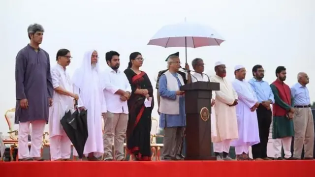 রাজনৈতিক নেতাদের পাশে নিয়ে জুলাই ঘোষণাপত্র পাঠ করেন অধ্যাপক মুহাম্মদ ইউনূস