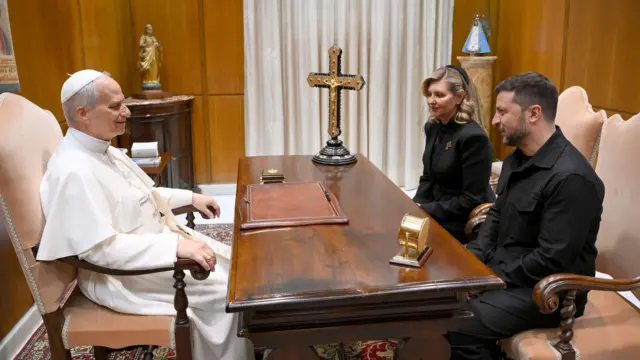 Украин президенти Володимир Зеленский жана жубайы Елена Зеленская Рим папасы менен жолугушуу өткөрдү