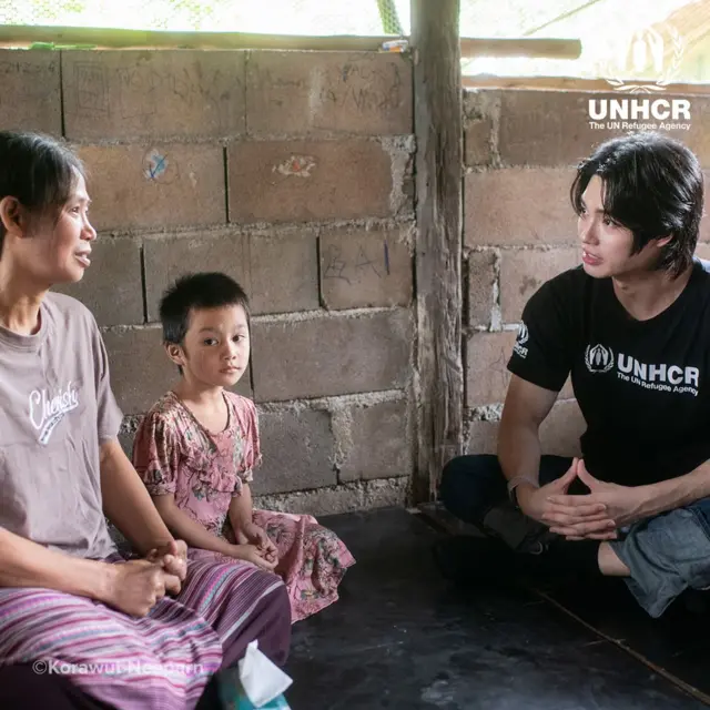 High Profile Supporter တဦးဖြစ်တဲ့ ထိုင်းနာမည်ကျော်မင်းသား ၀င်း မယ်ထ၀င်း မယ်လဒုက္ခသည်စခန်းကိုလာလည်ပတ်တဲ့မြင်ကွင်း 