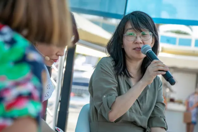 Han Kang ganadora del nobel de Literatura en una charla