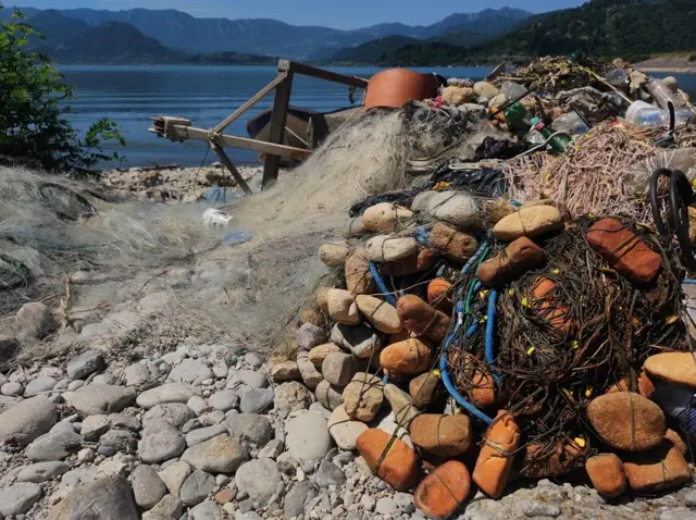 Заплењене мреже на Скадарском језеру