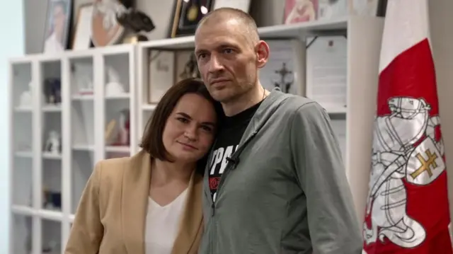 Сергеј са супругом Светланом Тихановском