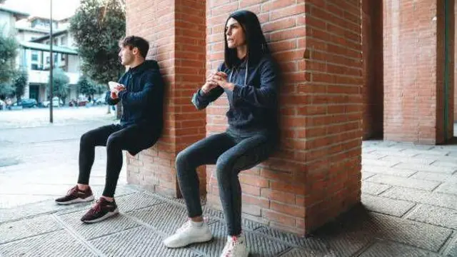 வால் ஸ்குவாட்ஸ், ஹேண்ட்கிரிப்ஸ் மற்றும் லெக் எக்ஸ்டென்ஷன் போன்ற உடற்பயிற்சிகள் பலன் தரக்கூடியவையாக இருக்கும்.
