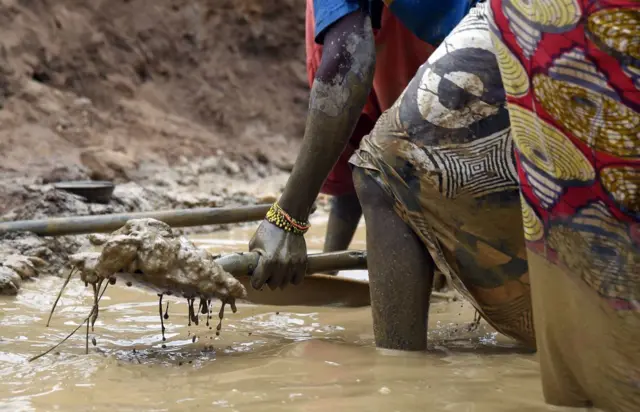 Des femmes sur un site