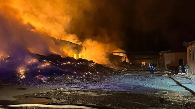 Пожежа після нальоту російських дронів на Одещині 