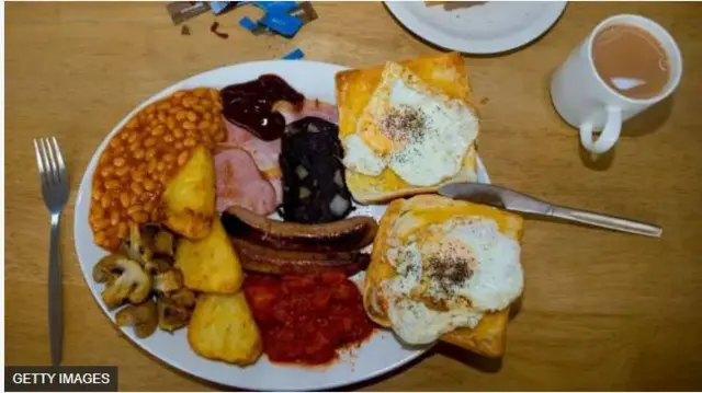 Ẹjẹ ẹlẹdẹ ti wọn ti sè lẹgbẹ ounjẹ