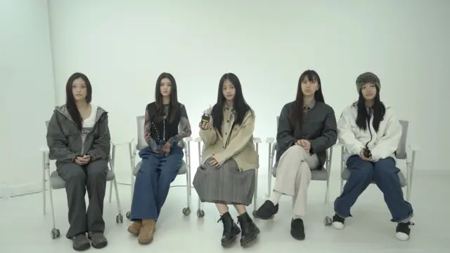 민지, 하니, 다니엘, 해린, 혜인이 BBC와 인터뷰를 하고 있다. 