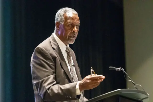 Pirof. Gabbisaan yeroo isaanii dheeraa bisingaa qorachutti dabarsan