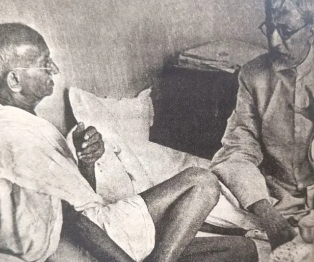 महात्मा गांधी के साथ मौलाना आज़ाद