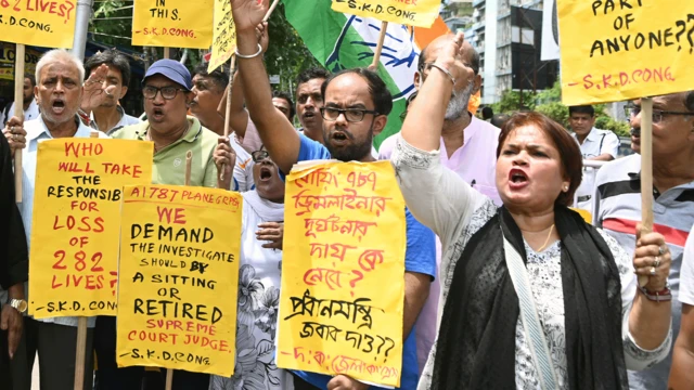 2025年6月16日，印度國民大會黨的支持者與成員因印度航空墜機事件，在抗議活動中對印度政府表達不滿