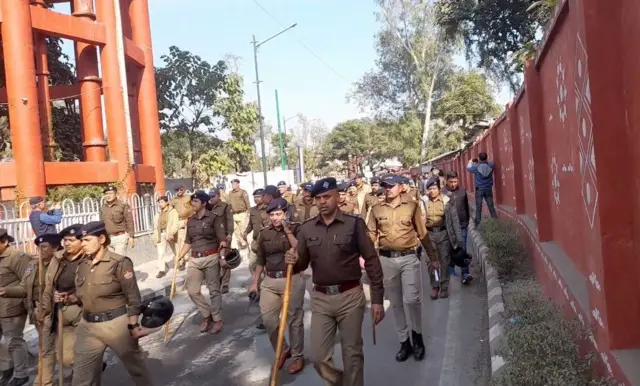 रैली को देखते हुए भारी संख्या में पुलिस बल तैनात किया गया था. 