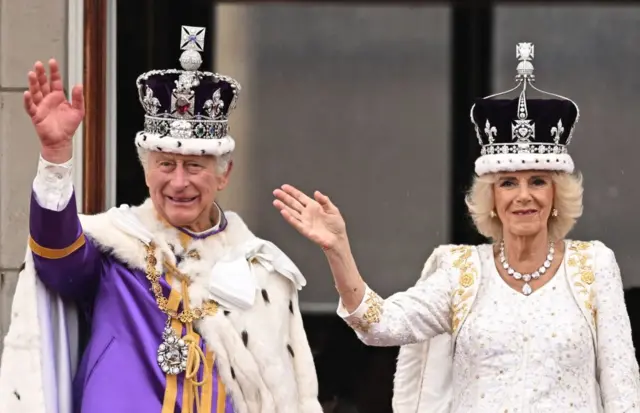 Umwami Charles III n'umwamikazi Camilla