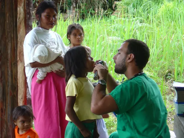 Carlos Chaccour en Maniapure