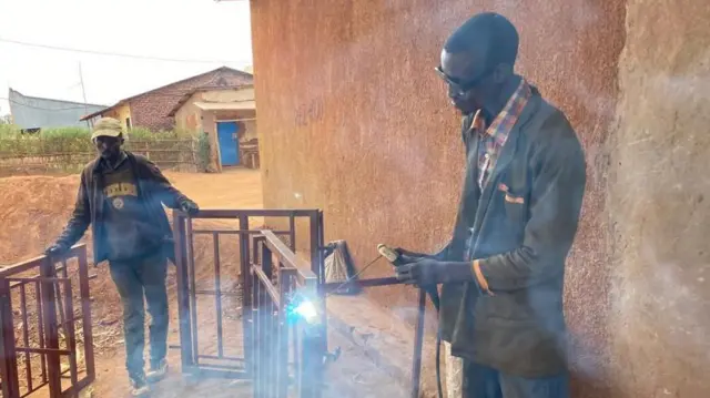 Emmanuel Mutabazi arimo gusudira 