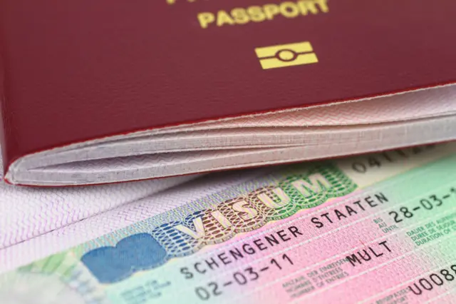 Un passeport et un visa